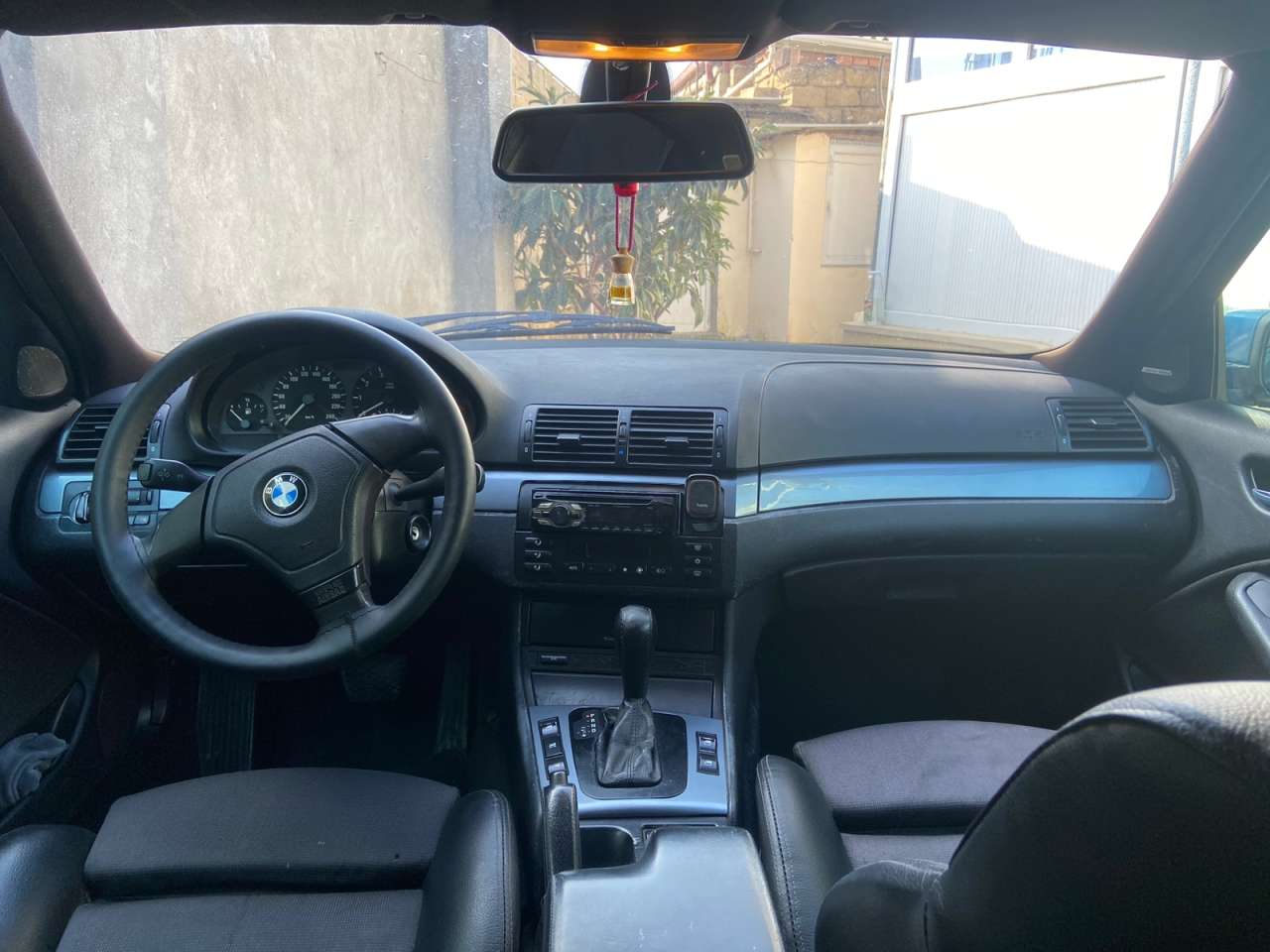 BMW 318, 2001 il, 2.0 L, 250 000 km