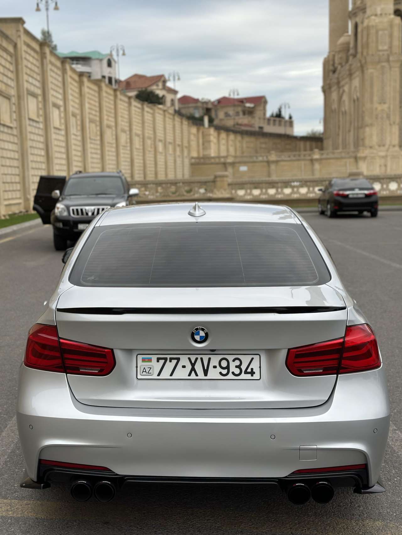 BMW 330, 2016 il, 2.0 L, 96 000 km