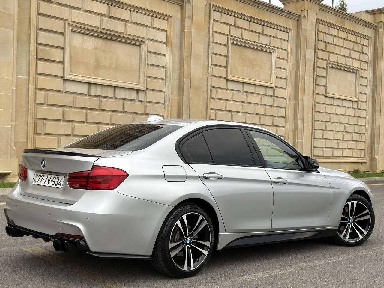 BMW 330, 2016 il, 2.0 L, 96 000 km
