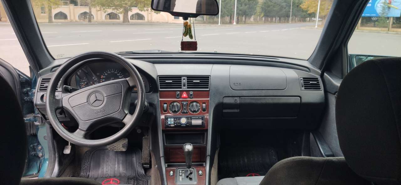 Mercedes C 180, 1996 il, 1.8 L, 266 824 km