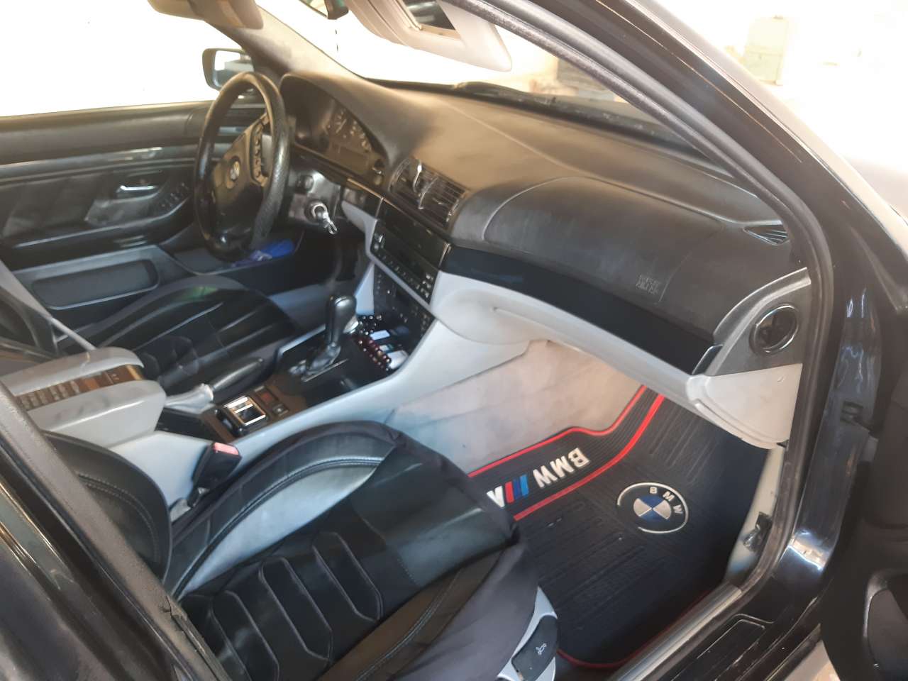 BMW 528, 1996 il, 2.8 L, 300 km