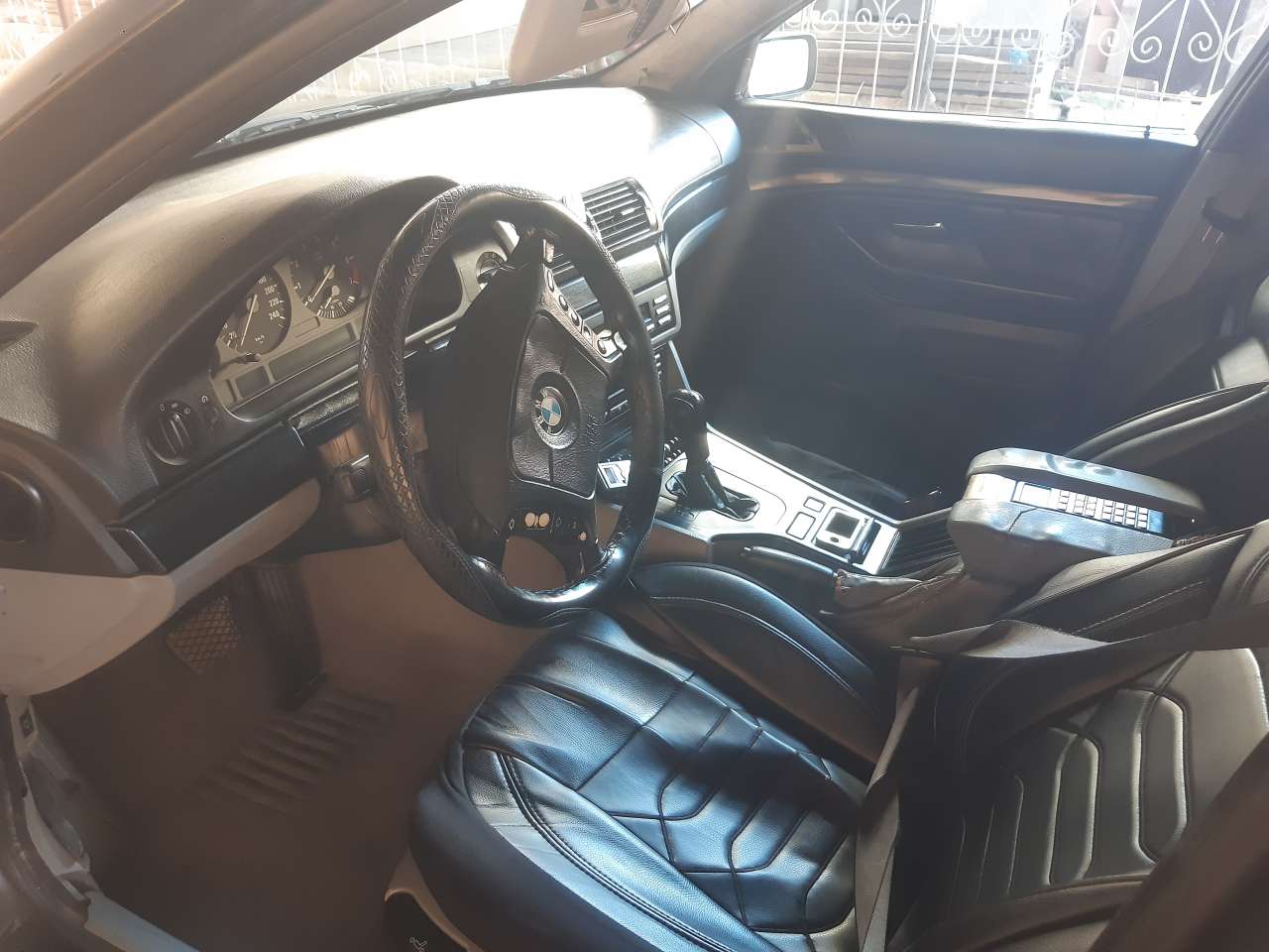 BMW 528, 1996 il, 2.8 L, 300 km