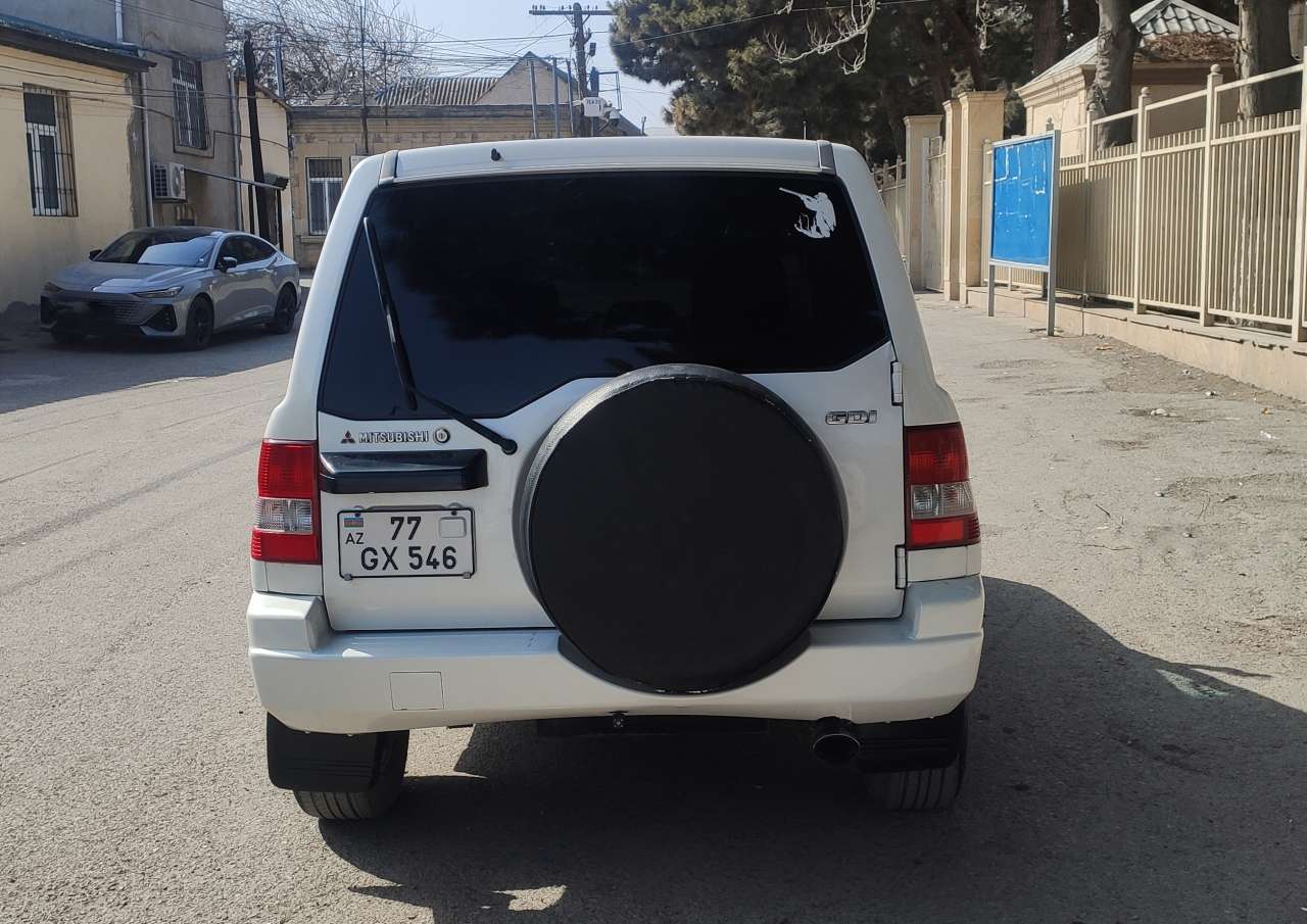 Mitsubishi Pajero io, 1999 il, 1.8 L, 300 000 km