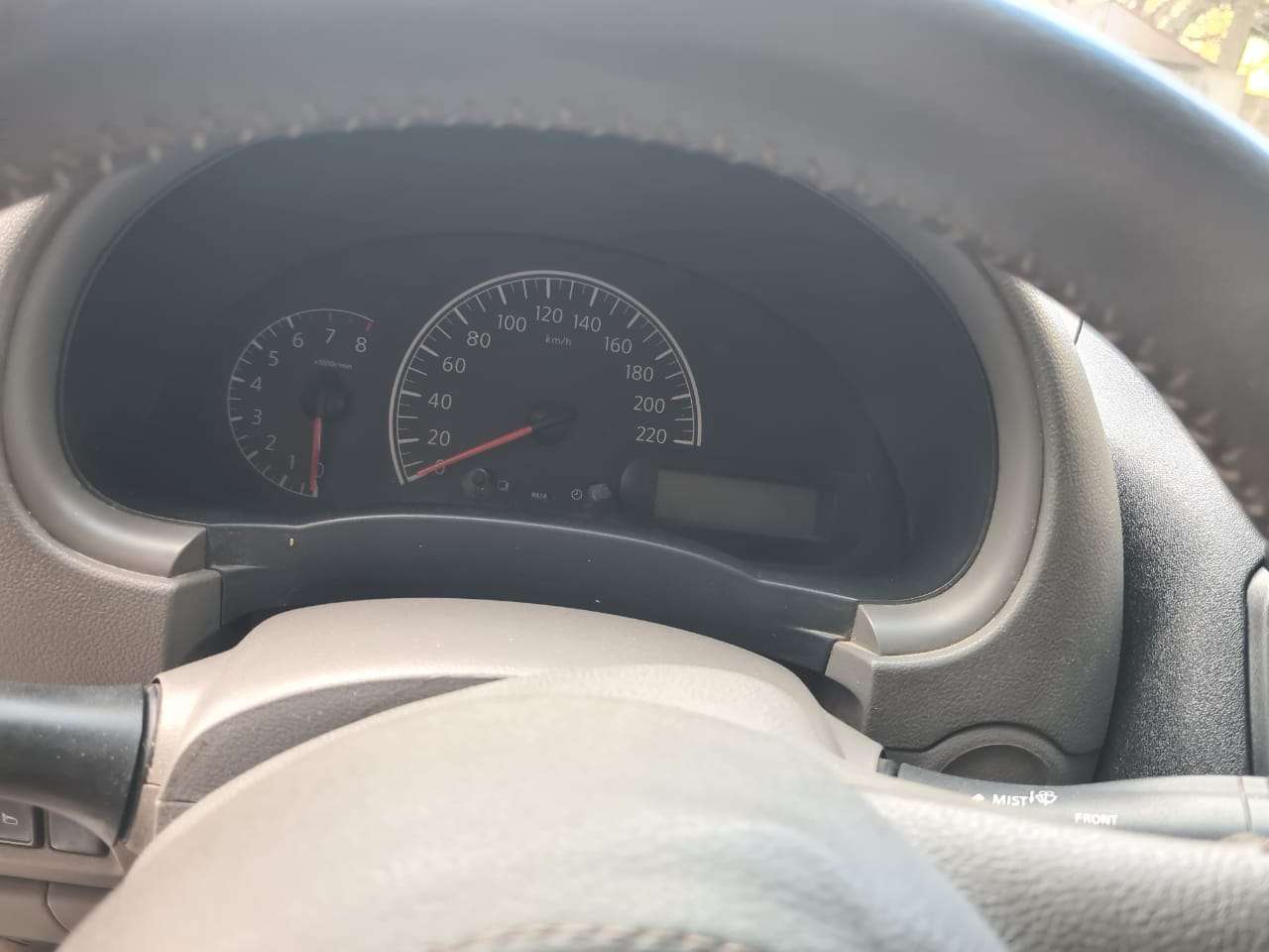 Nissan Sunny, 2013 il, 0.15 L, 469 000 km