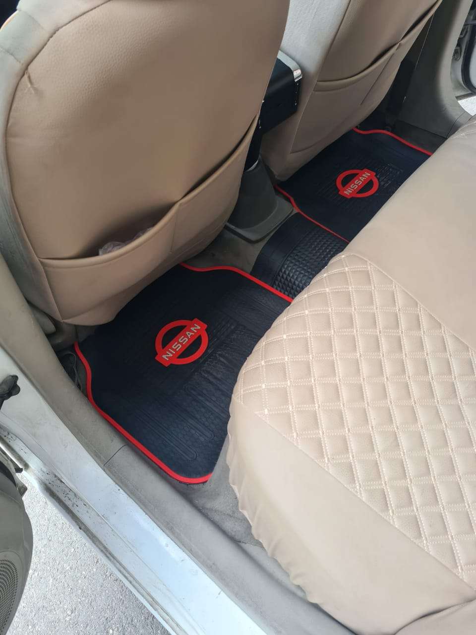 Nissan Sunny, 2013 il, 0.15 L, 469 000 km