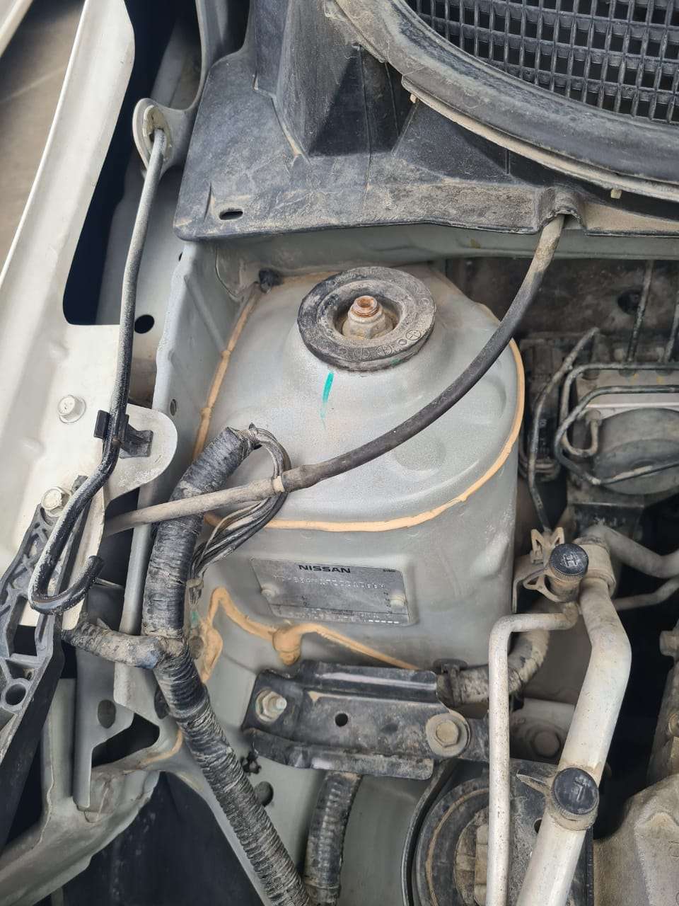 Nissan Sunny, 2013 il, 0.15 L, 469 000 km