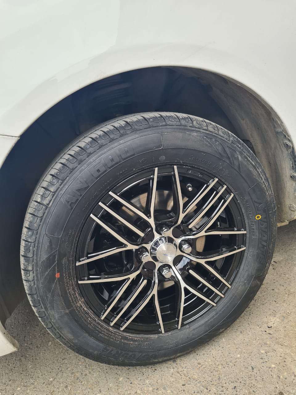 Nissan Sunny, 2013 il, 0.15 L, 469 000 km