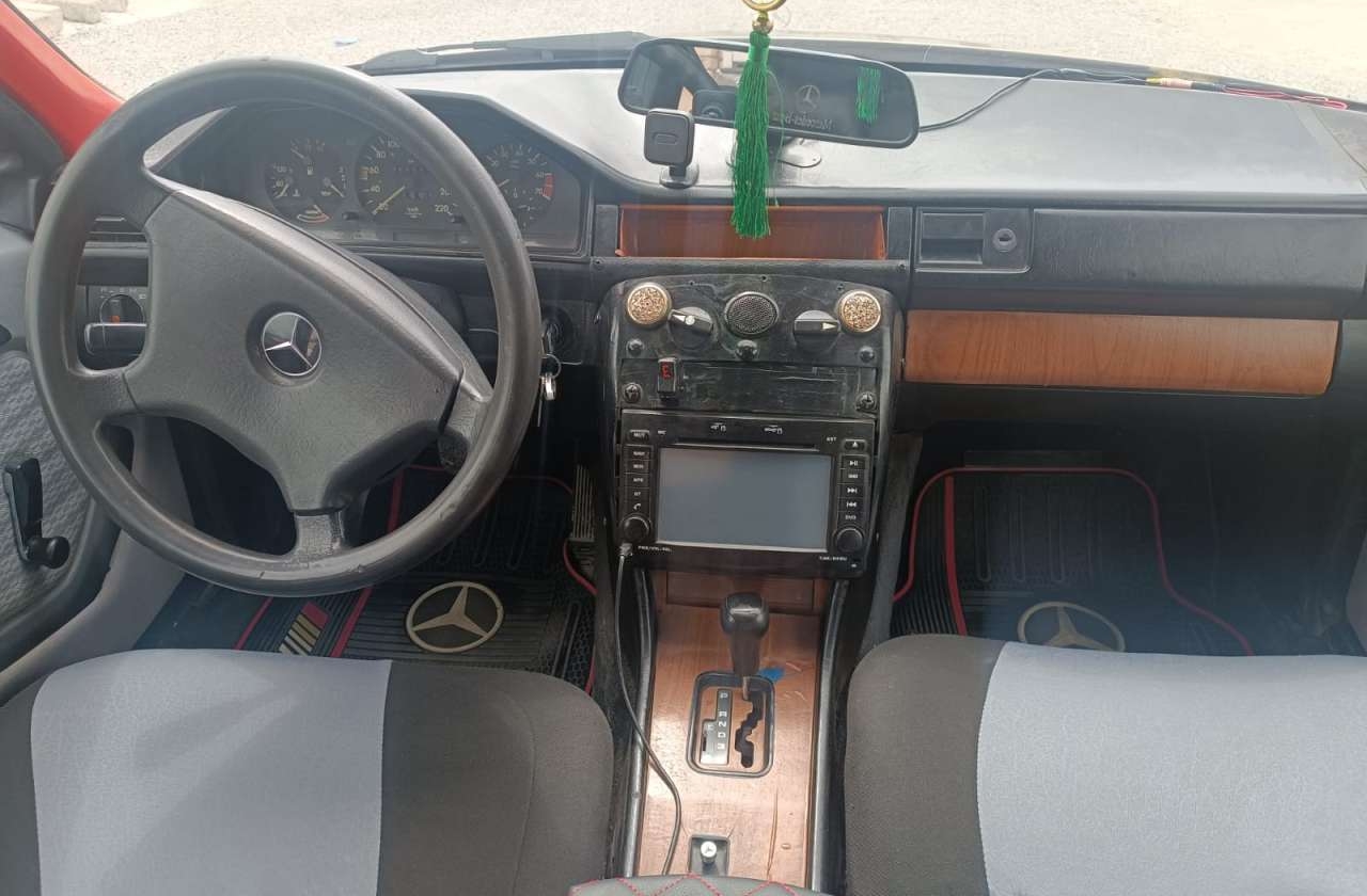 Mercedes E 230, 1987 il, 2.3 L, 400 000 km