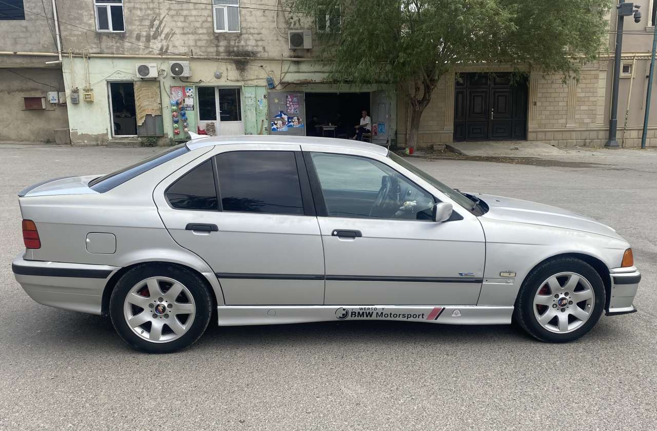 BMW 318, 1997 il, 1.8 L, 346 000 km