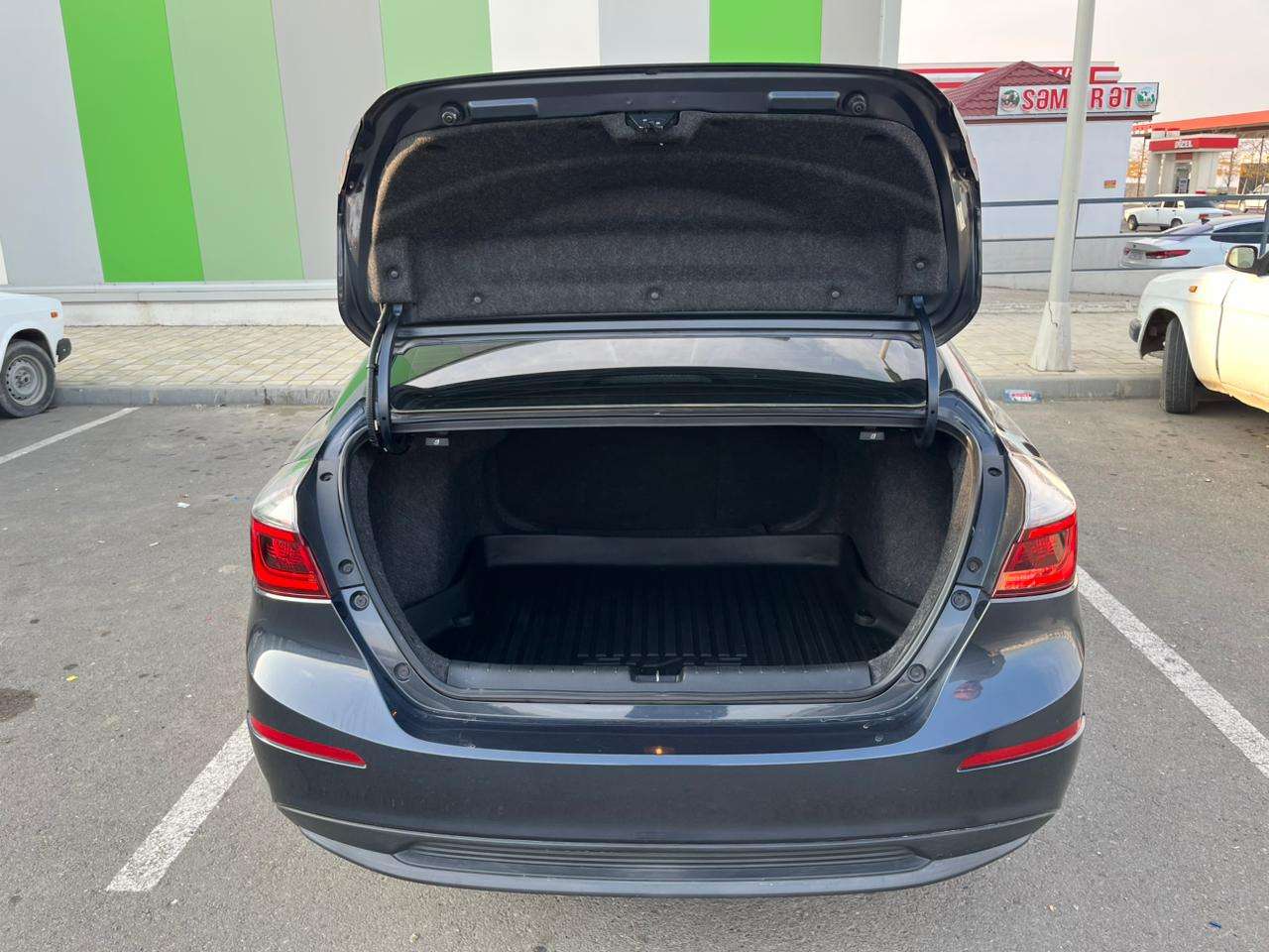 Honda Insight, 2020 il, 1.5 L, 83 000 km